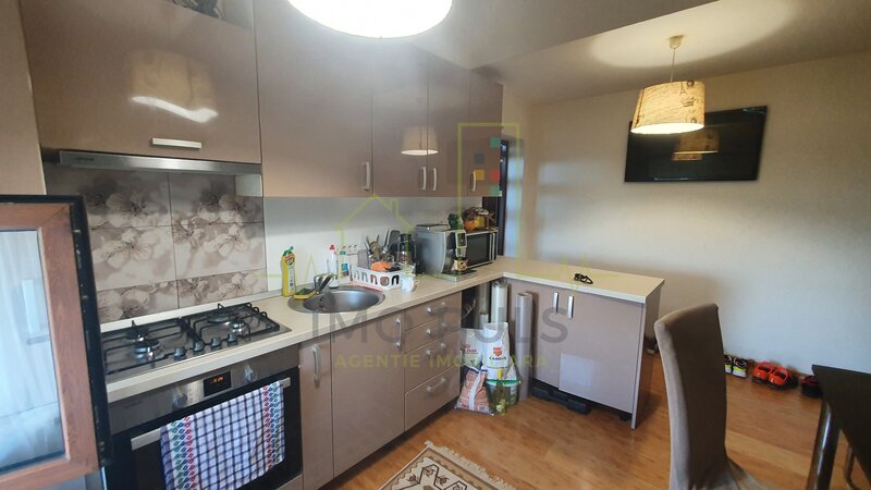 Apartament pe doua nivele cu scara interioara