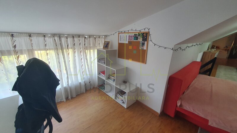 Apartament pe doua nivele cu scara interioara