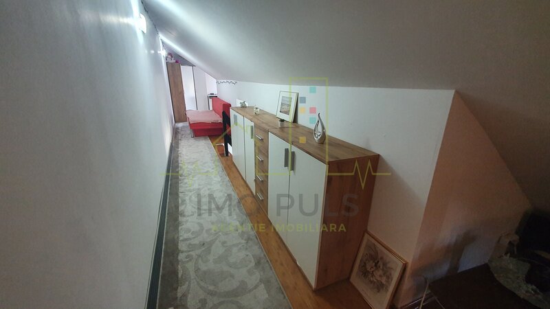 Apartament pe doua nivele cu scara interioara