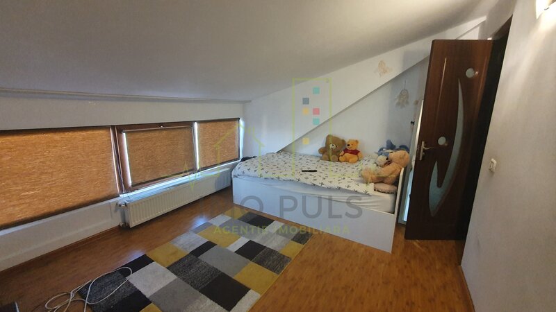 Apartament pe doua nivele cu scara interioara