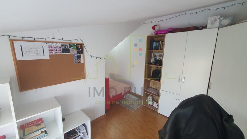 Apartament pe doua nivele cu scara interioara