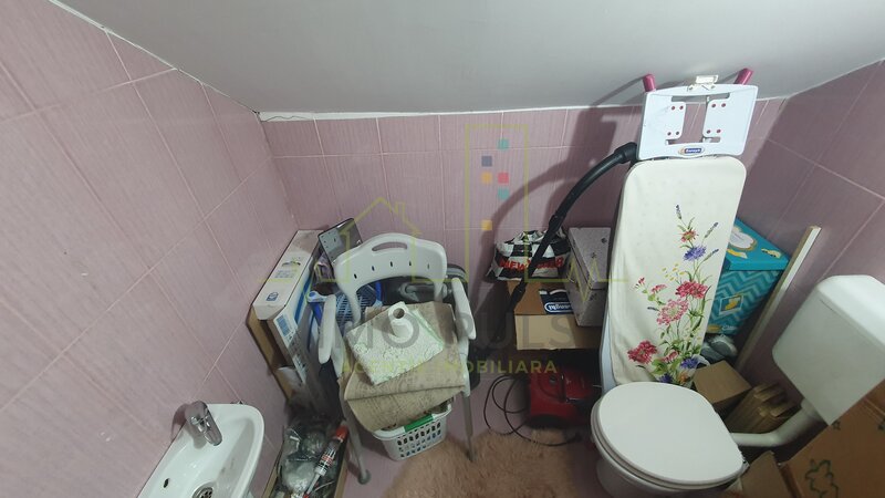 Apartament pe doua nivele cu scara interioara