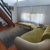 Apartament pe doua nivele cu scara interioara